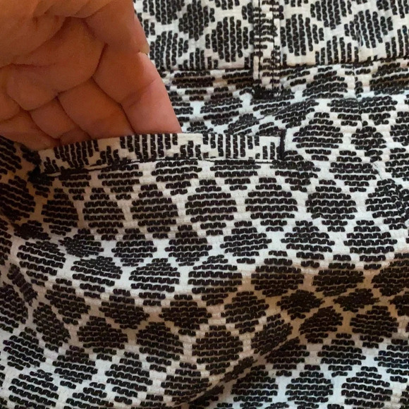 Gap Black White Diamond Patterned Size 4 Shorts 3 Inch Inseam Pockets Chinos - Picture 4 of 6